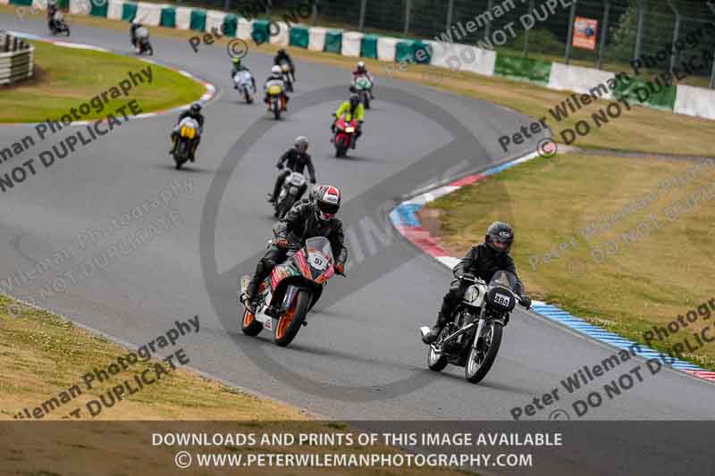Vintage motorcycle club;eventdigitalimages;mallory park;mallory park trackday photographs;no limits trackdays;peter wileman photography;trackday digital images;trackday photos;vmcc festival 1000 bikes photographs